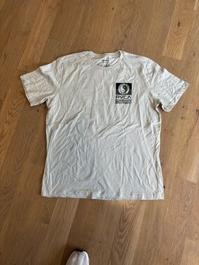 RVCA Men's Short Sleeve Logo T-Shirt in Light Gray NWOT size large